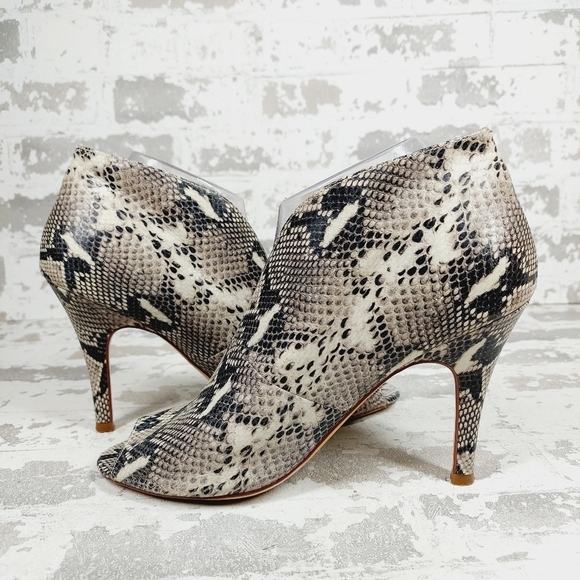 Halogen Rowen Snakeskin Print Peep Toe V Cut Slip On Ankle Bootie D233 - Picture 7 of 13